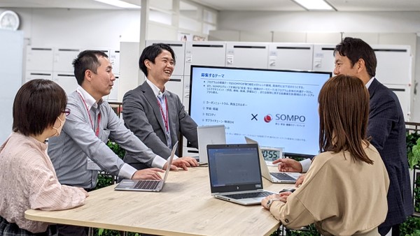 SOMPO Acceleration Program 事務局メンバーの打ち合わせの様子